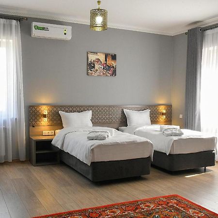 Khan Hotel Samarkand Esterno foto