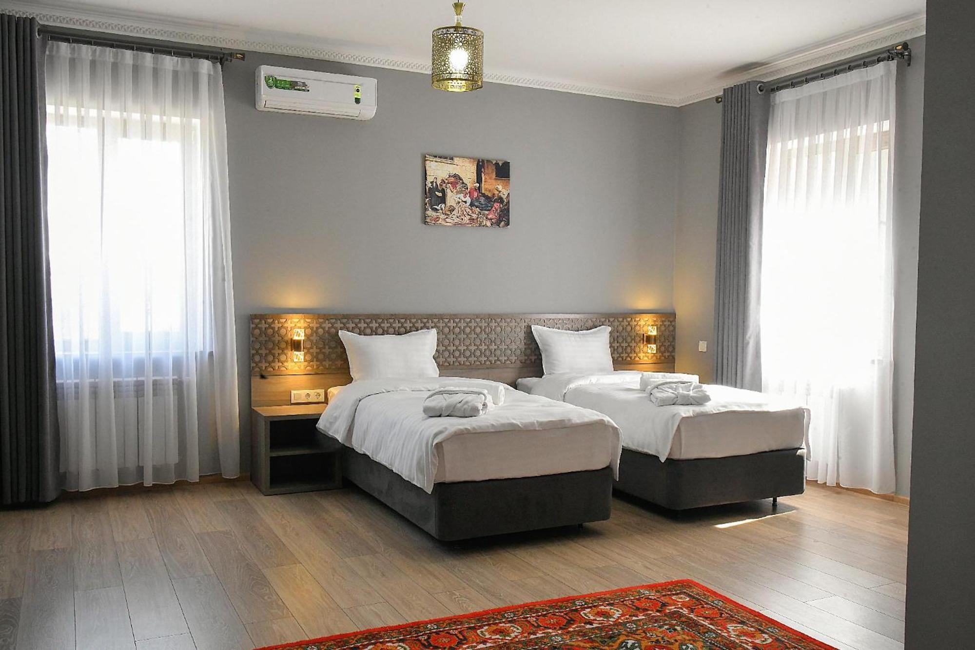 Khan Hotel Samarkand Esterno foto